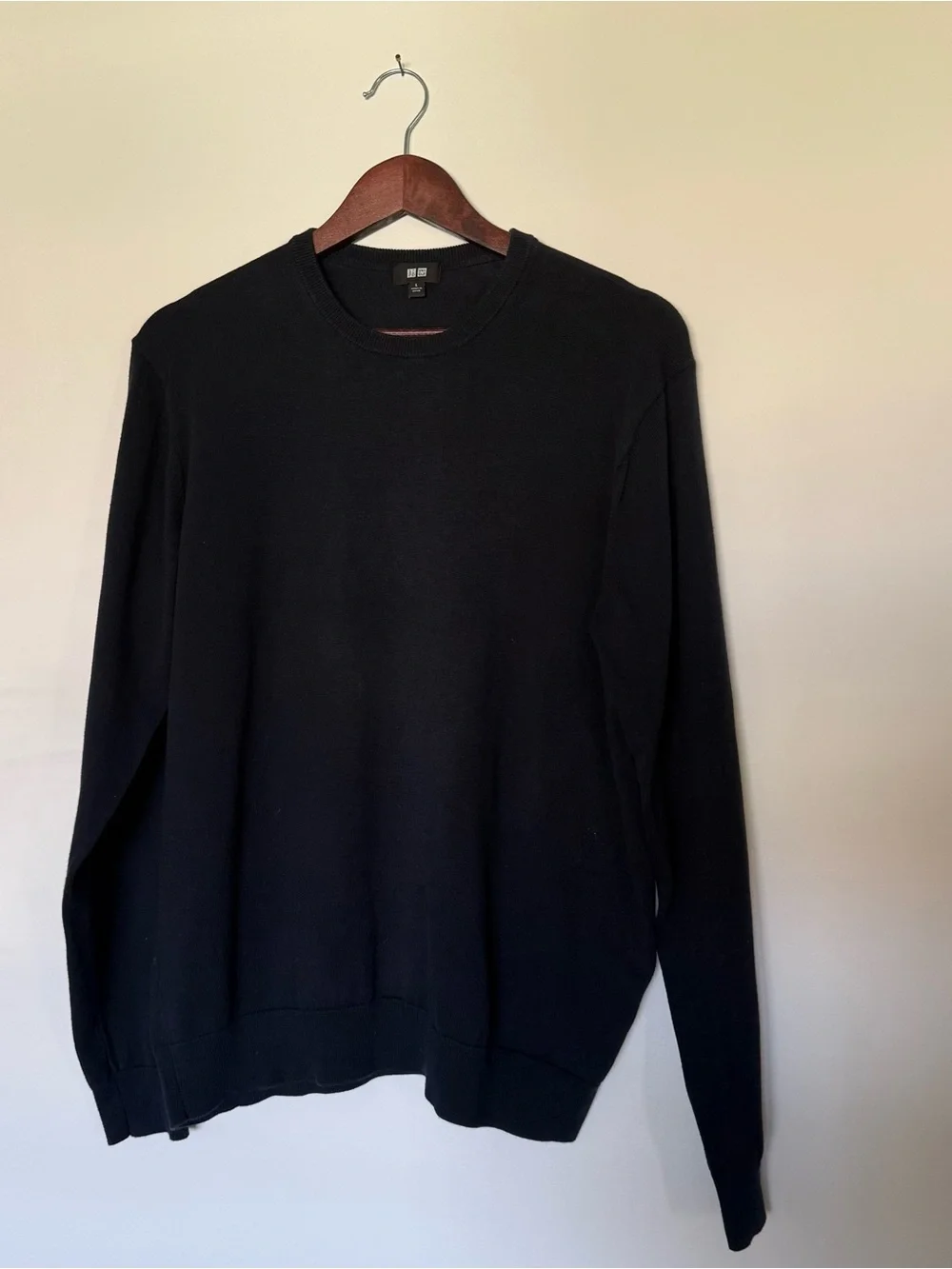 Uniqlo Men’s Black Crewneck Knit Sweater